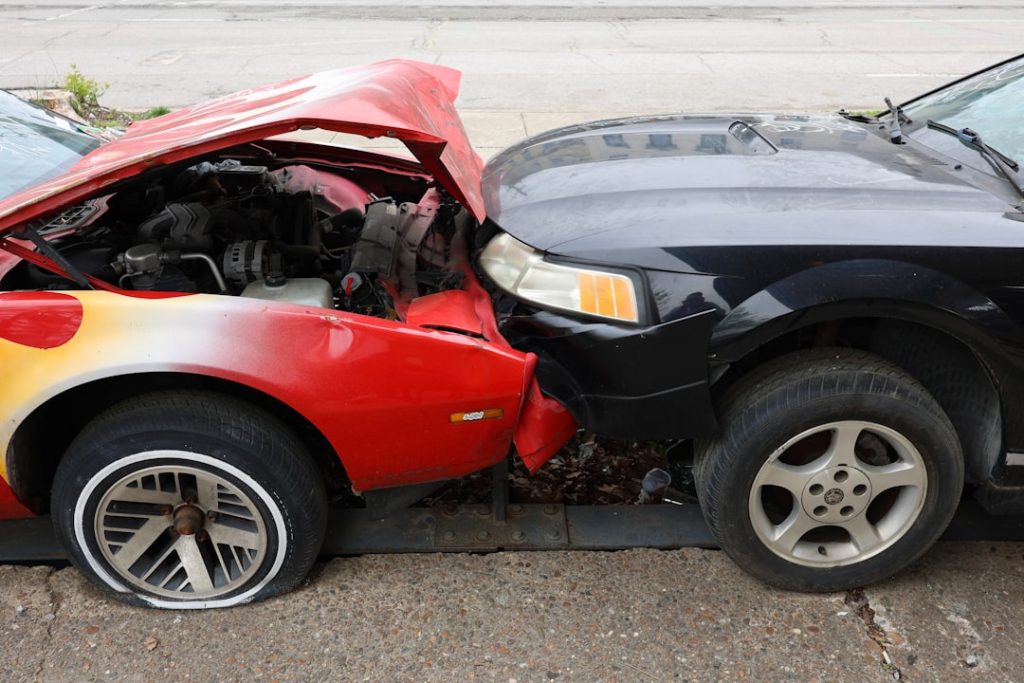cars-are-involved-in-a-frontal-collision-rzvenp1ubrc